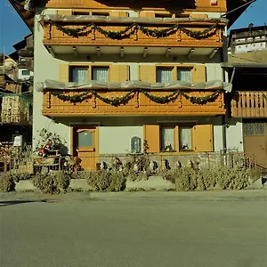 Lory San Pietro di Cadore